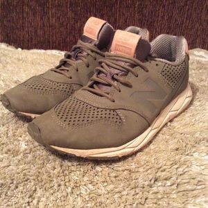 COPY - NEW Balance Women’s 96 Olive Green Sz 8